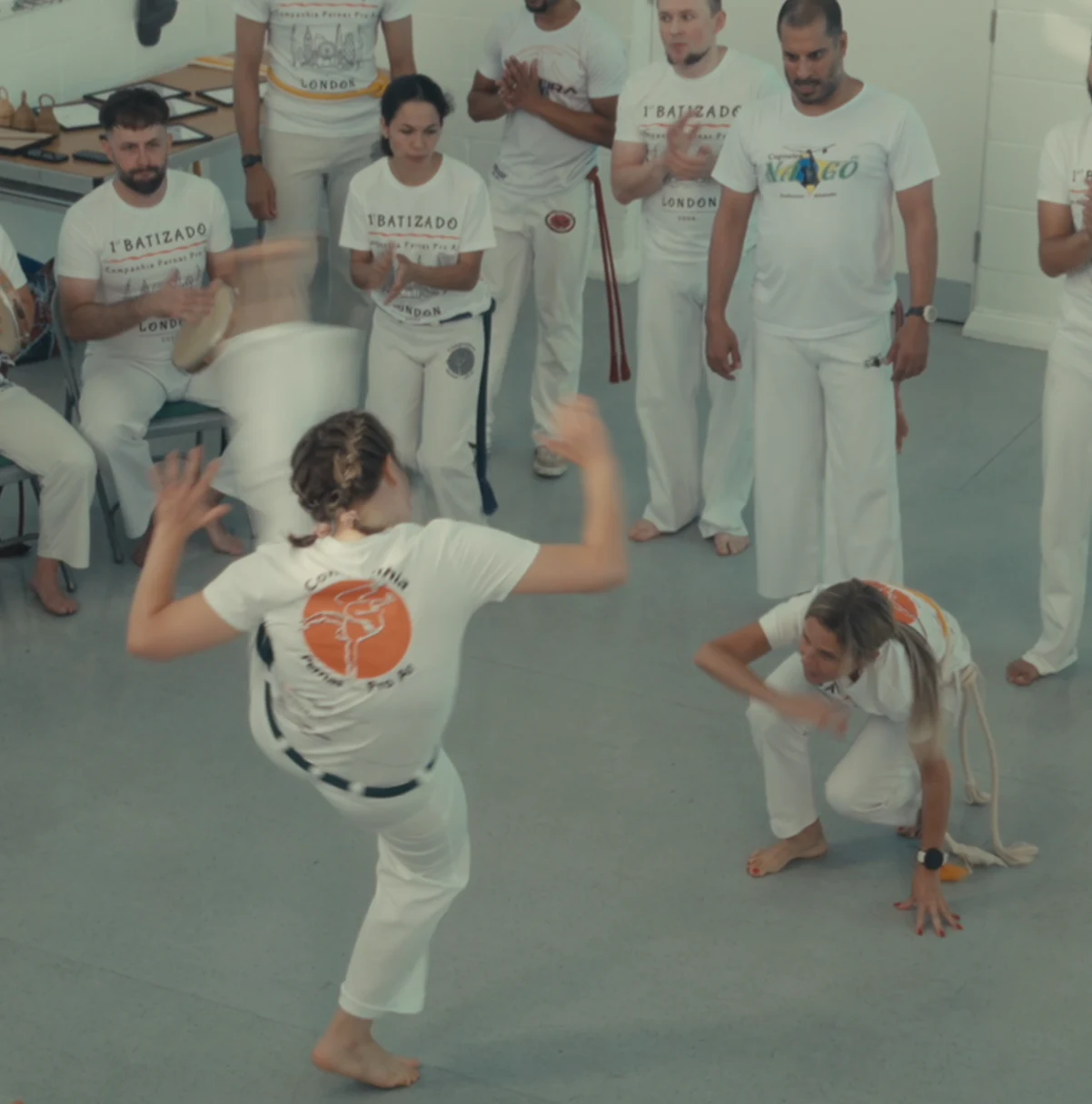 A high kick and a crouching evasion as the roda watches