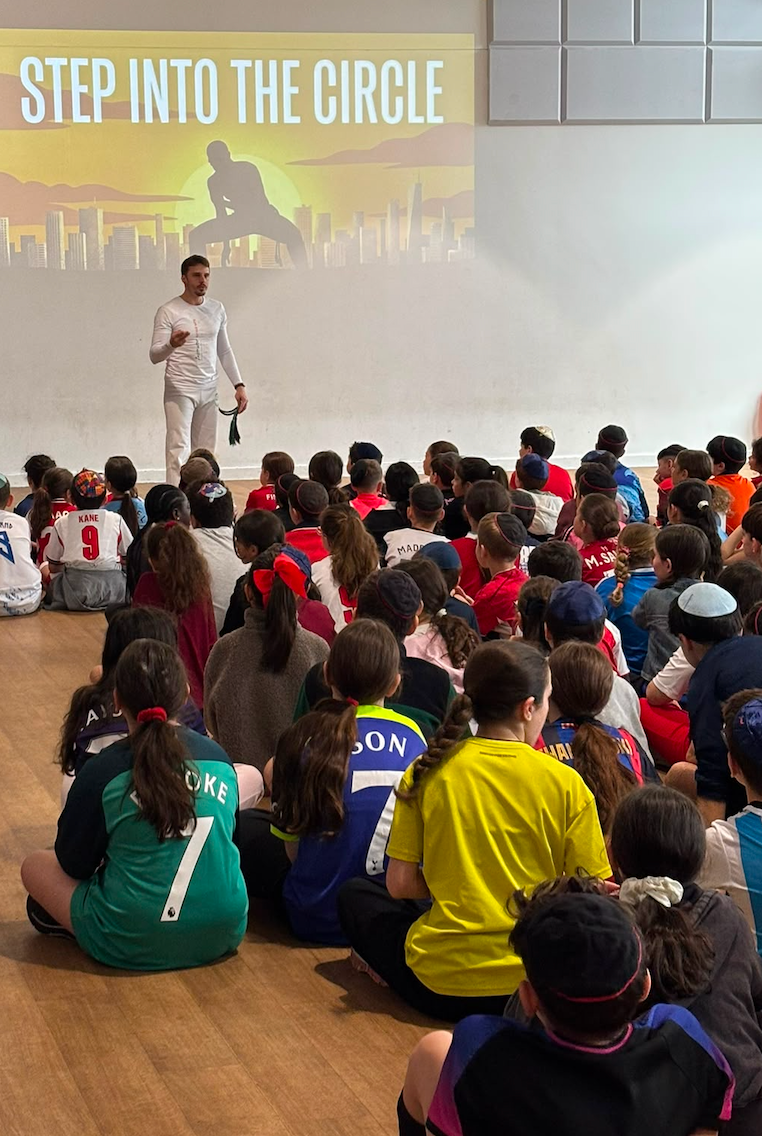 Instrutor Mateus Gato leading a Capoeira workshop for school children